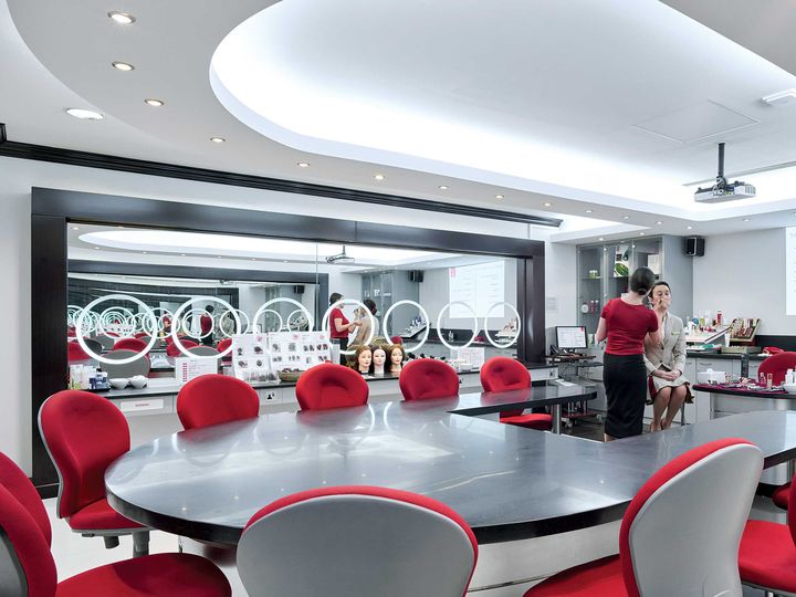 Flight attendant trainees are shown how to get the Emirates-compliant look.