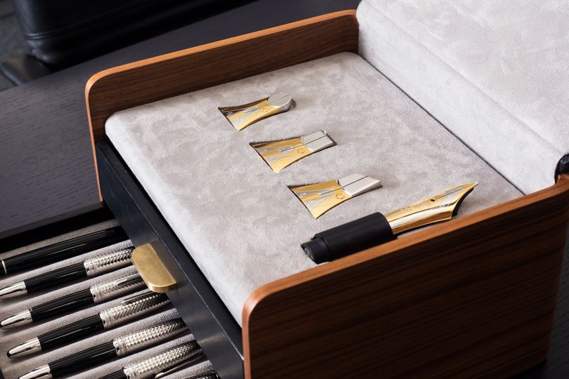 Above, oversized models of different nib types (top to bottom, standard, broad, oblique)