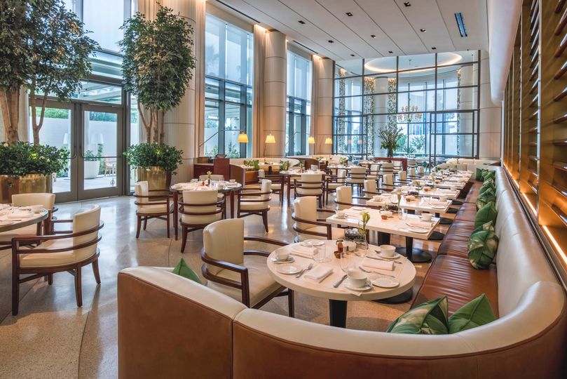 If you like feeling you're in a fabulous hotel restaurant such as those in London, Geneva, Tokyo, and New York, you'll like the restaurant in L.A.’s Waldorf.