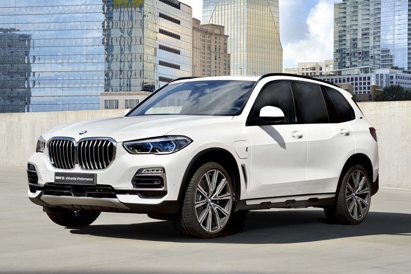 BMW will show the new X5 SUV in Paris. This is the best-selling SUV from the Bavarian brand and the first of the X line that BMW ever produced. ​​​