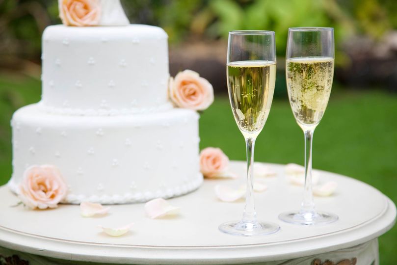 Sweet cakes and Champagne look great in photos, but the tastes can clash.