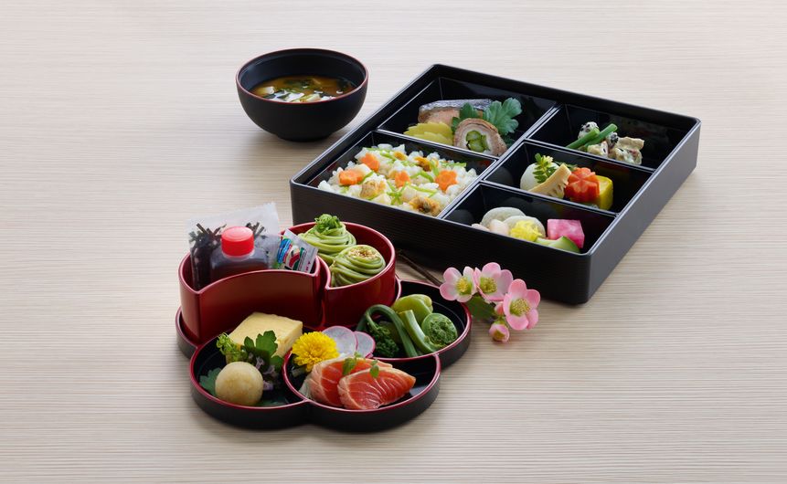 Book the hanakoireki set on selected flights to and from Japan