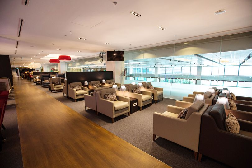 Relaxing in the British Airways Lounge, Singapore Changi T1. It's usually quiet before 9pm.