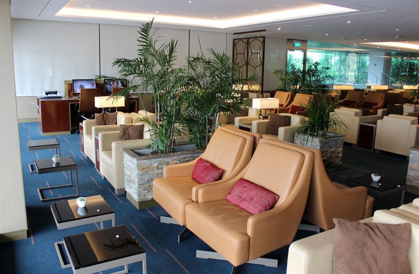 Emirates' Changi T1 lounge makes great use of its position to flood the space with natural light.