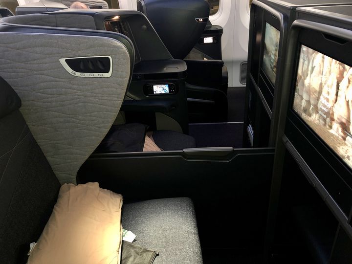 The middle 'honeymoon' seats in Turkish Airlines' Boeing 787 business class.