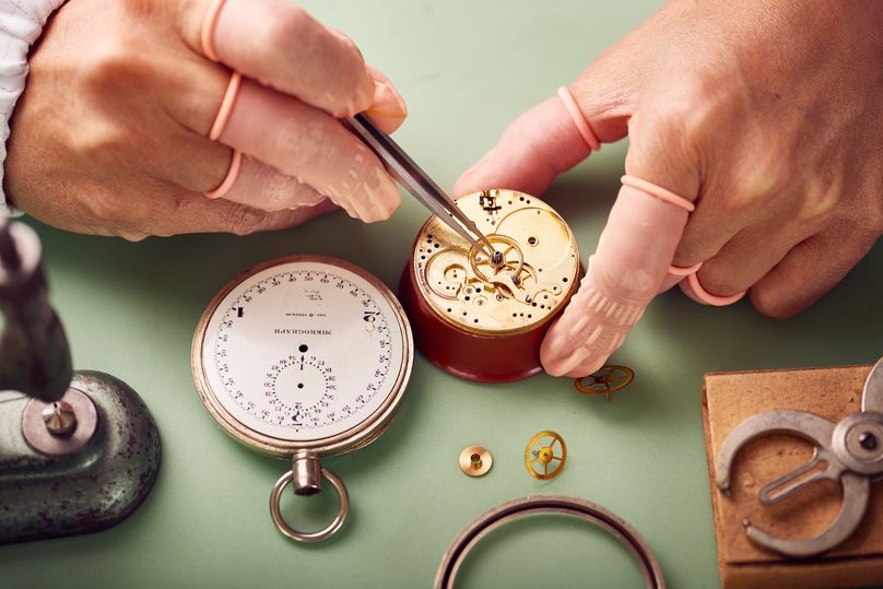 Restoration work at the Heuer Atelier on a 100 year old Mikrograph.