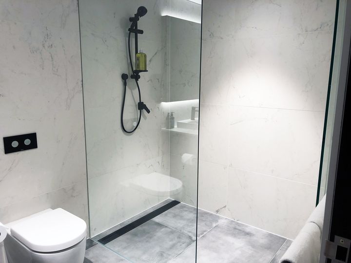 The American Express Sydney lounge will finally have three shower suites.