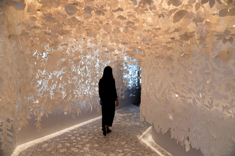 An art installation made up of 1,000 floral strands guides guests through an elaborate entranceway into the restaurant "藝yì" by Jereme Leung.