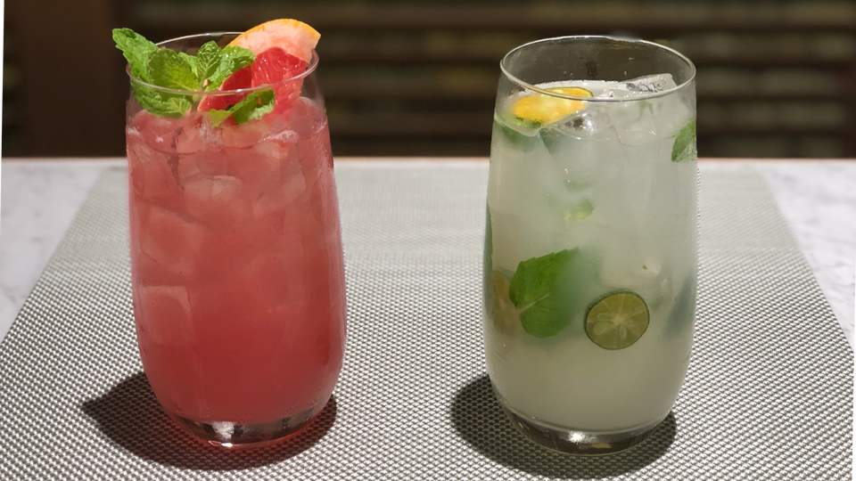The Merlion Blush and Calamansi Mojito are two unique cocktails at the Qantas Singapore First Lounge.
