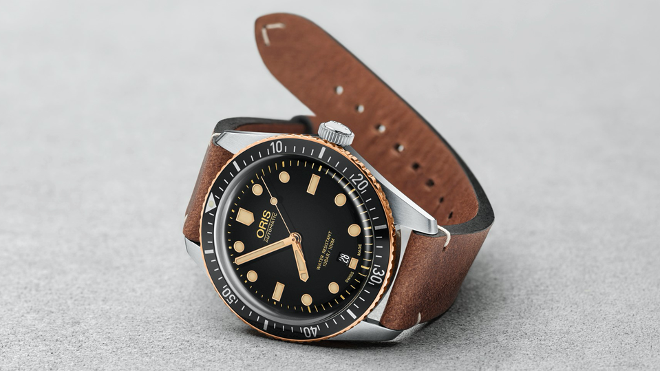 Two-tone is back, but this time with more nuance and diversity in the execution, such as the Oris Divers Sixty-Five.