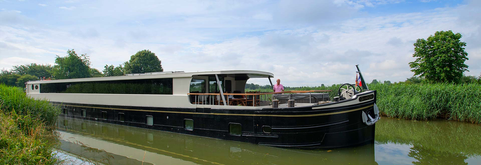 Living large on a former working barge: the Grand Cru.