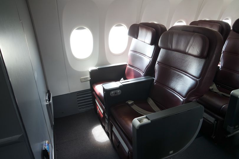 The front row of Qantas' Boeing 737 business class.