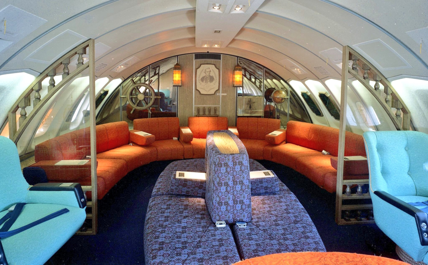 The Captain Cook Lounge graced the upper deck of Qantas' first Boeing 747s.