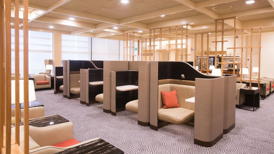 Singapore Airlines' first-generation business lounge 'productivity pods'.