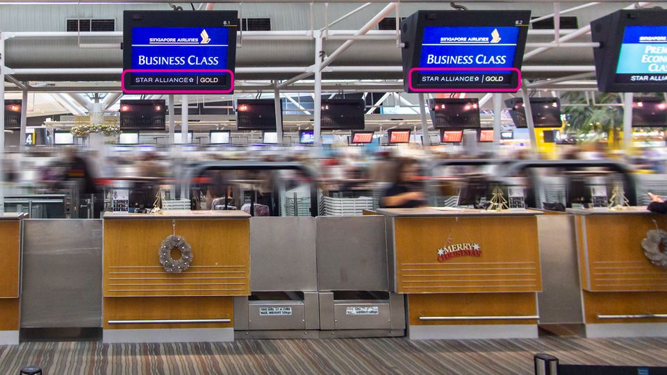 Star Alliance Gold benefits, such as business class check-in and lounge access, are clearly signposted.