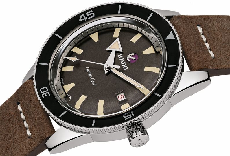 Nuanced details, such as the freely moving Rado anchor logo, make this watch.