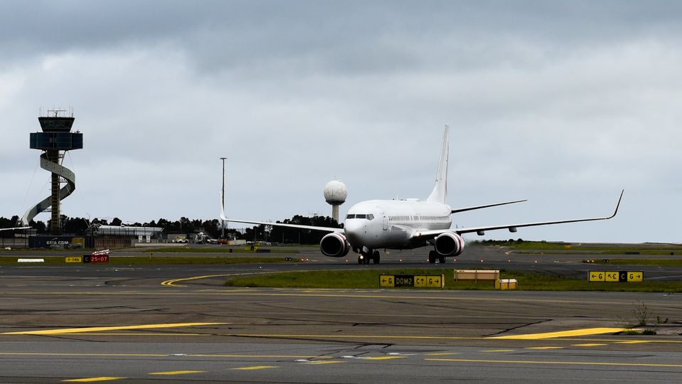 The first Rex Boeing 737 touches down at Sydney Airport.