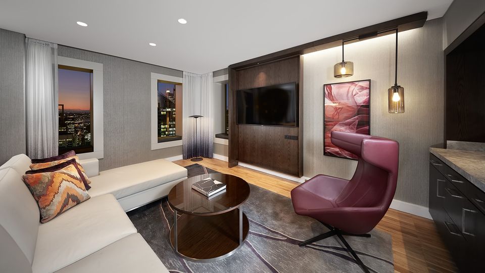 Hilton Sydney's Master Suite adopts an elegant, modern design.