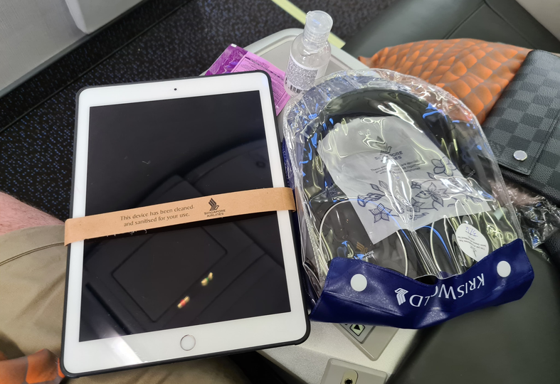 Singapore Airlines' Boeing 737 business class IFE kit.
