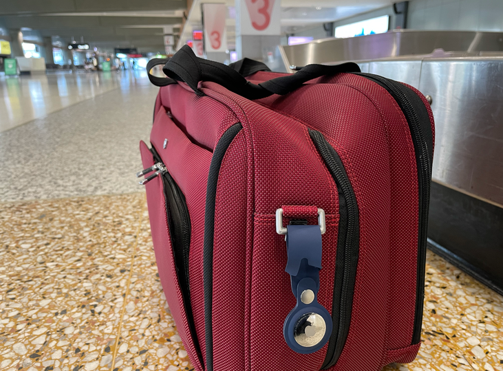 To whom it may concern: put an #airtag in your #luggage 😎 #tech