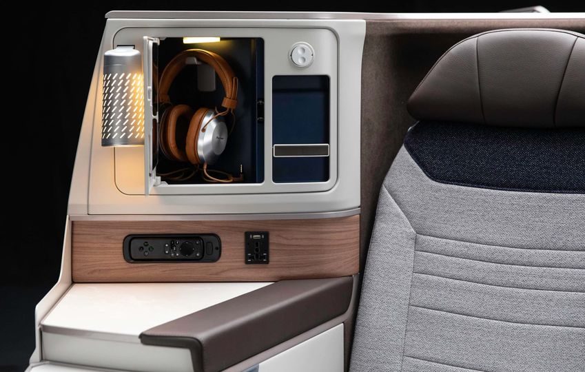Qatar Airways' Boeing 787-9 business class suite adopts this design from Adient Aerospace.