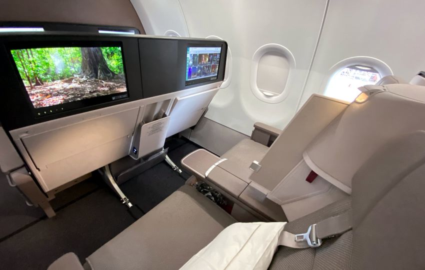 15.6" Monitores 4K de clase ejecutiva A321neo de Cathay Pacific.