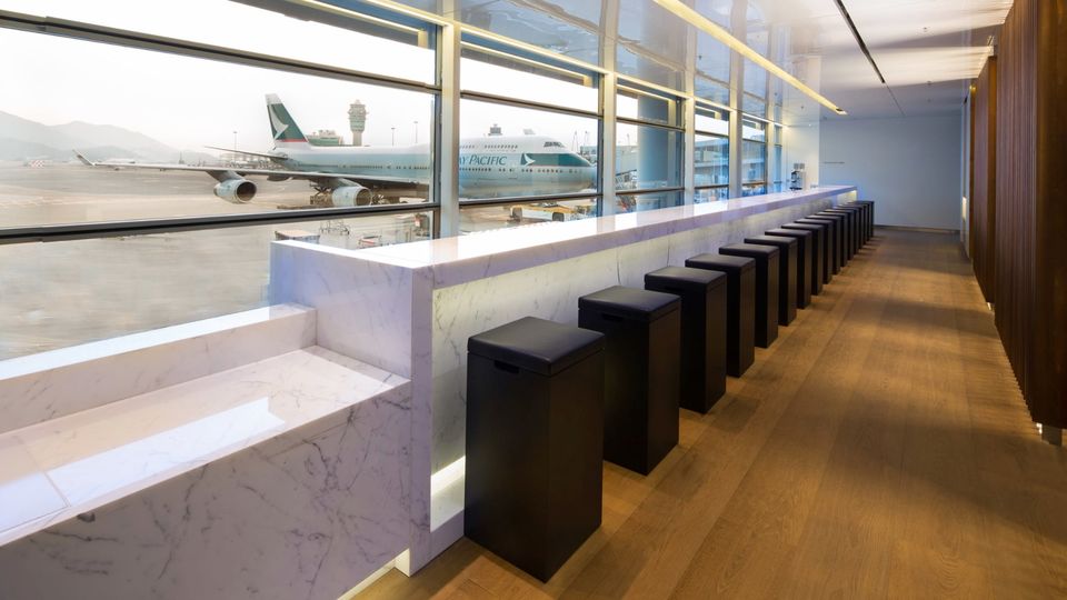 Twin Cathay Pacific icons at The Bridge: the Boeing 747 and The Long Bar.