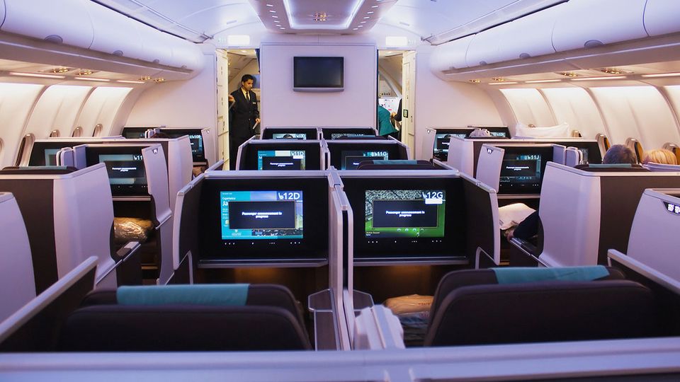 Oman Air's Airbus A330 business class cabin mirrors the airline's Boeing 787.. Andrea Tabanelli
