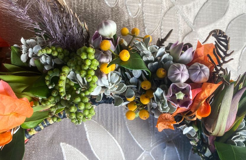 Hawaiian flower crowns, or lei po'o, is a style meant to be worn on the head.
