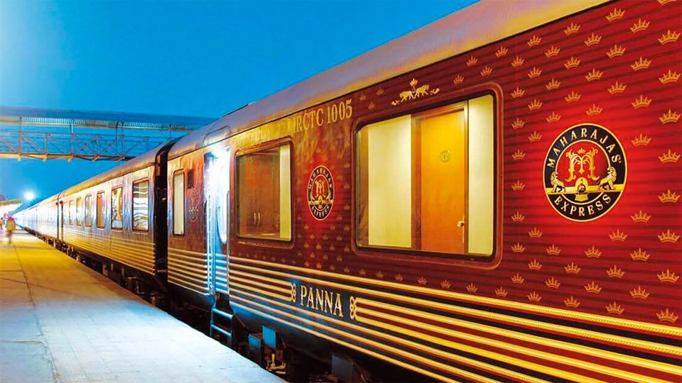 Le Maharaja's Express, long de 23 wagons, est votre billet pour le cœur de l'Inde
