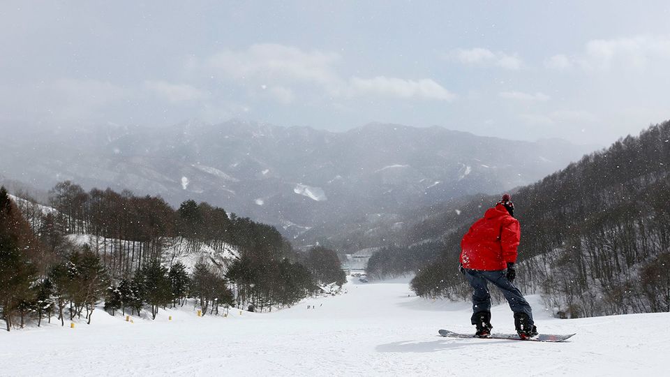 Japan offers countless ski fields worth travelling for. JNTO