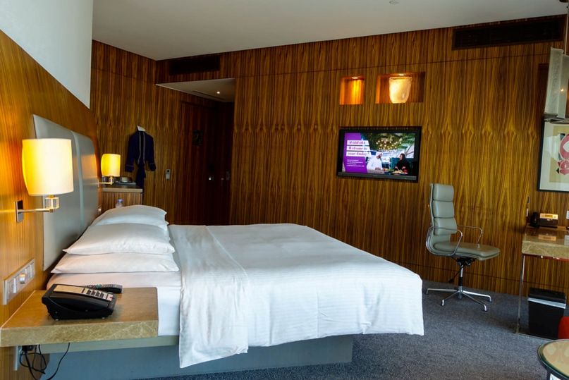 Andaz Capital Gate offers 188 rooms including 21 suites.