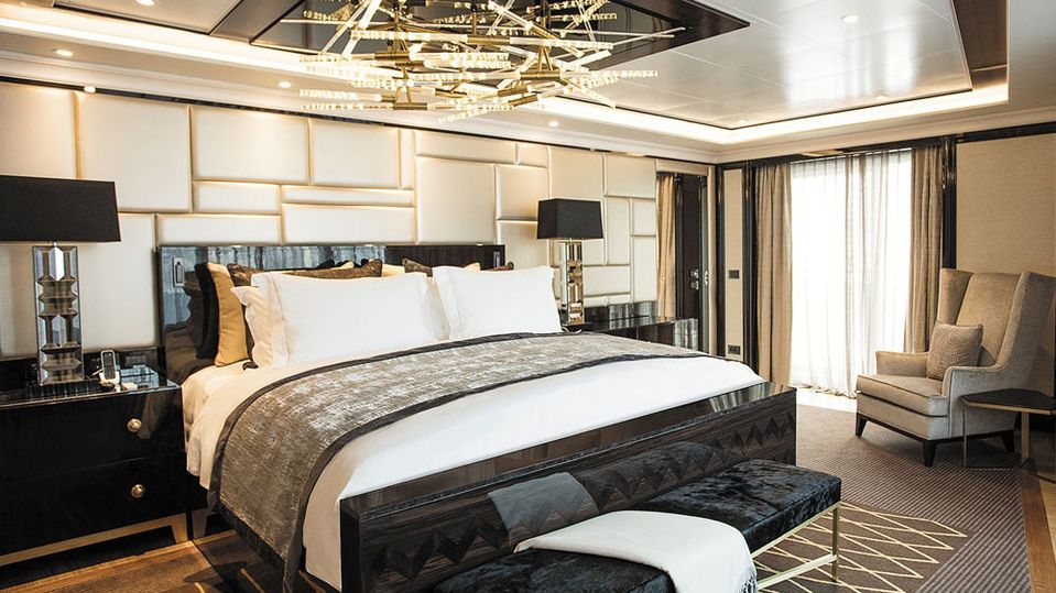 The 371-square-meter Regent Suite accommodates up to six guests in supreme comfort.