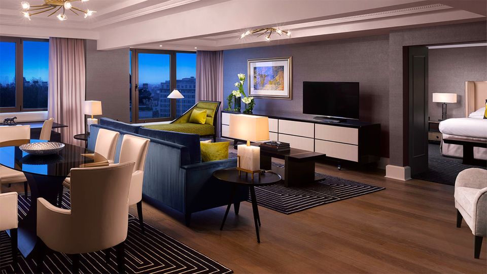 The Palace Suite gazes out across the Royal Parks and London monuments.