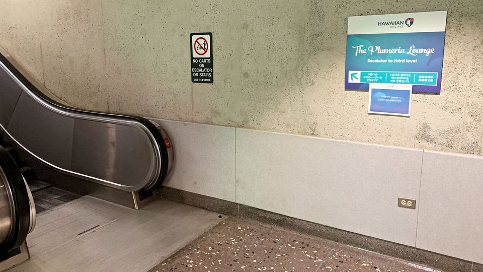 Look for the escalators to the right past security and you'll find the lounge.