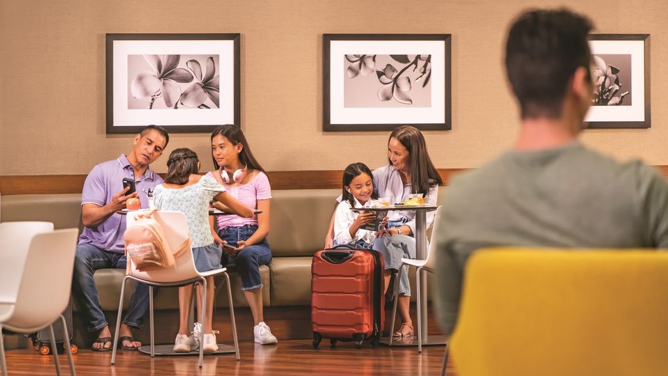 There are no child prices to enter the lounge but children under two can enter for free with an adult 21 or over..