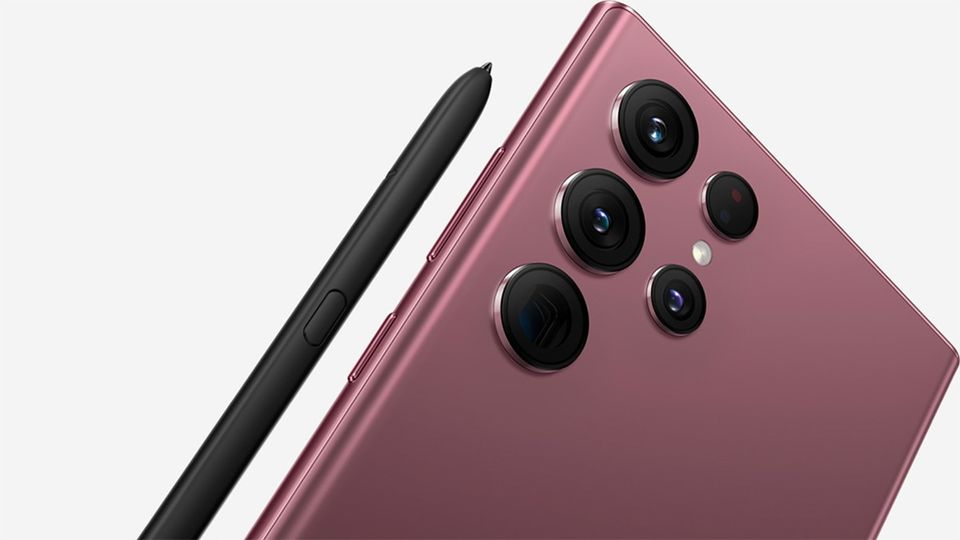 The built-in S Pen can convert those hastily written ideas into legible text.