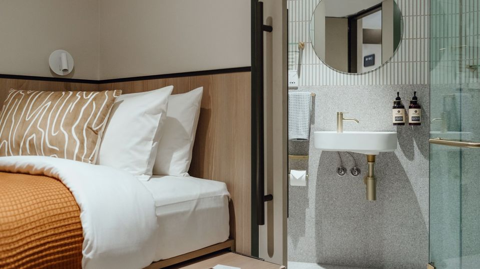 Every room at the Sydney Airport Aerotel has its own en suite bathroom and shower.