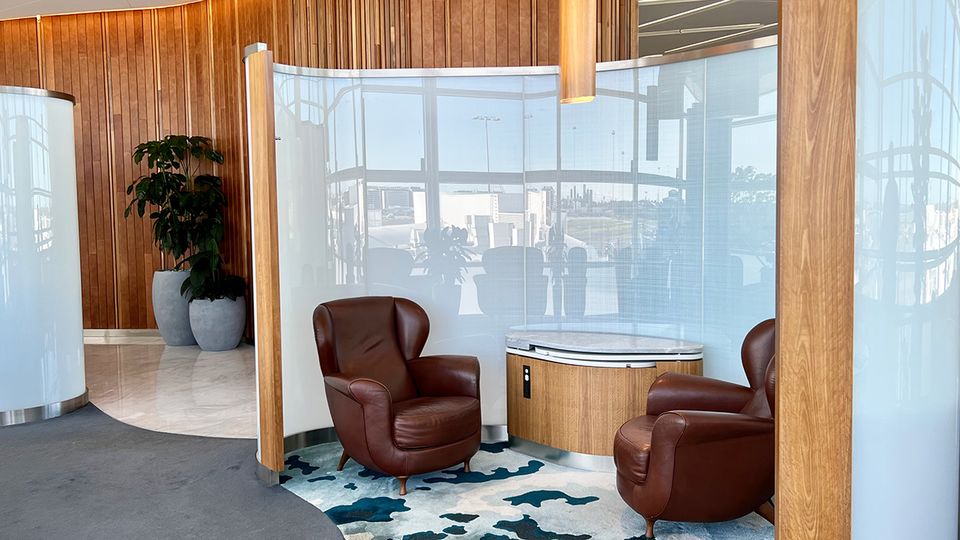 Privacy pods dotted around the lounge provide a one-on-one space for guests travelling together.