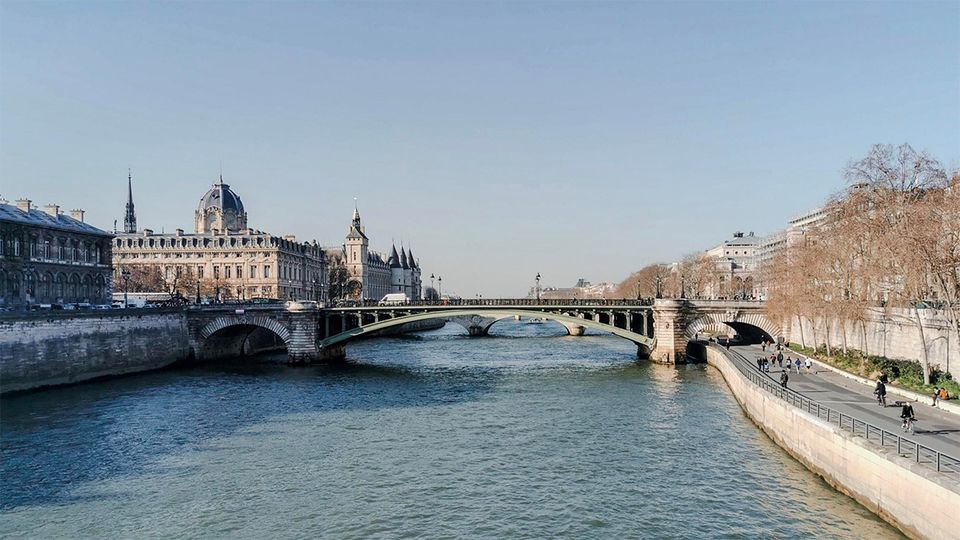 The Seine near the Marais. Le Grand Mazarin