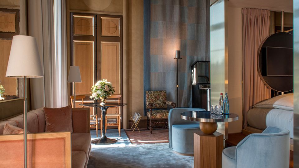 Deluxe suite at Cour des Vosges.