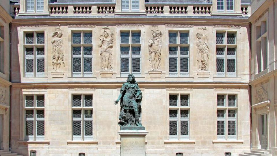 The museum has emerged from an exquisite restoration to its façade.