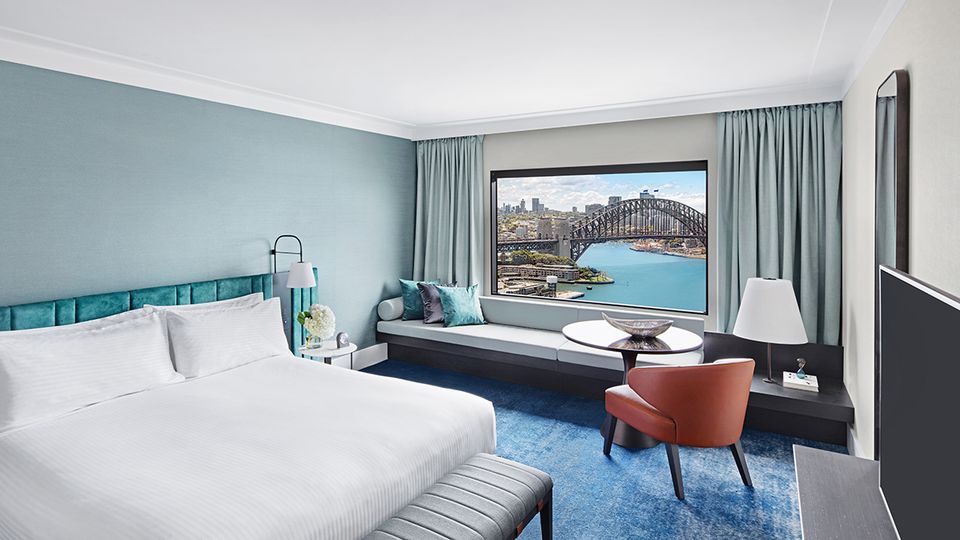 Admire ferries and yachts on the water from your Harbour Bridge View Room.