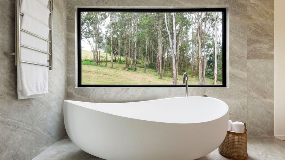 In addition to this curved bathtub you'll find an infrared sauna and double rain shower.