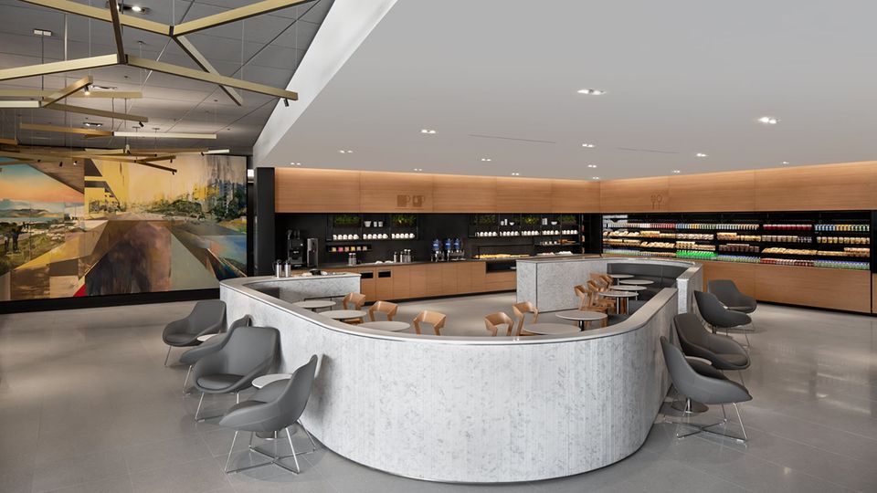 The Air Canada Café is designed so you can walk in, grab a bite, then head to the gate.