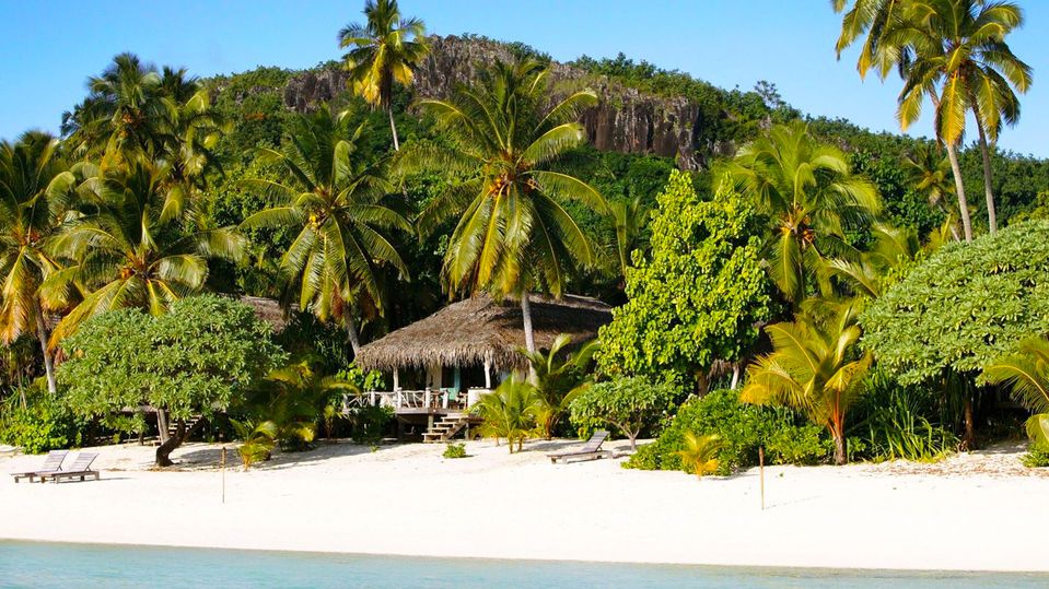 Each villa and bungalow features rich timber furnishings and Polynesian flourishes.
