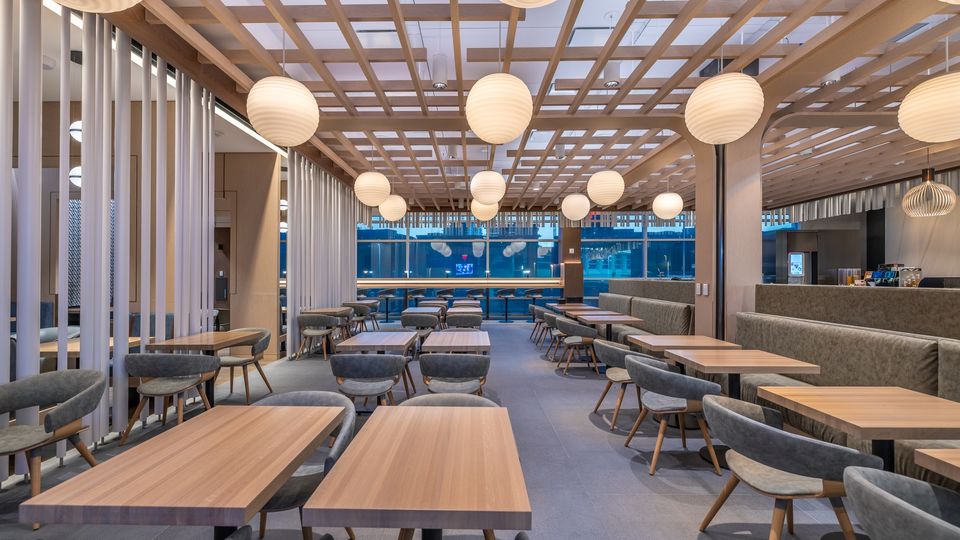 On the other side, the day's three main meals can be enjoyed with seating for parties of all sizes.
