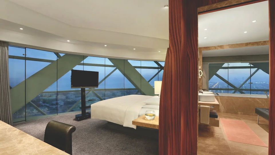 Many Andaz suites feature wraparound windows to maximise the city views.
