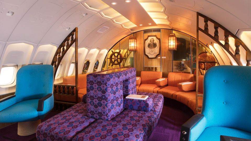 澳洲航空的库克船长休息室是客人喝酒、吃饭、吸烟和社交的一流场所。
