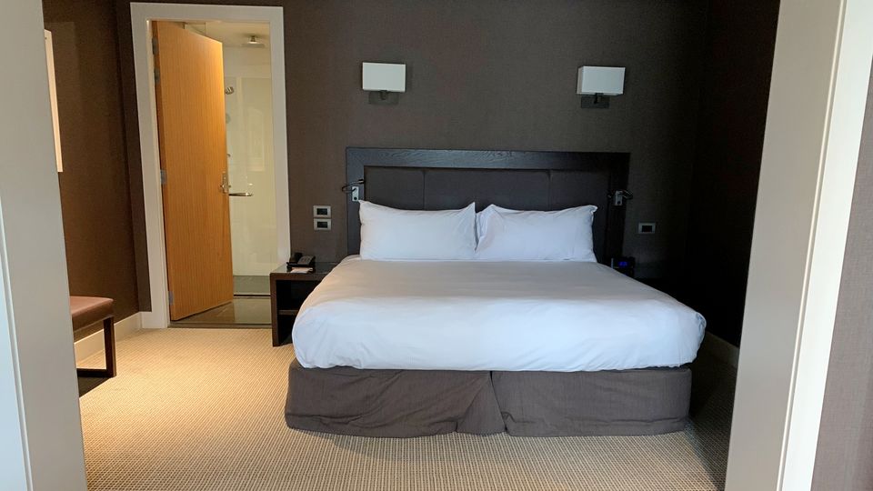 Both king and twin rooms are available, making the hotel perfect for couples or friends.